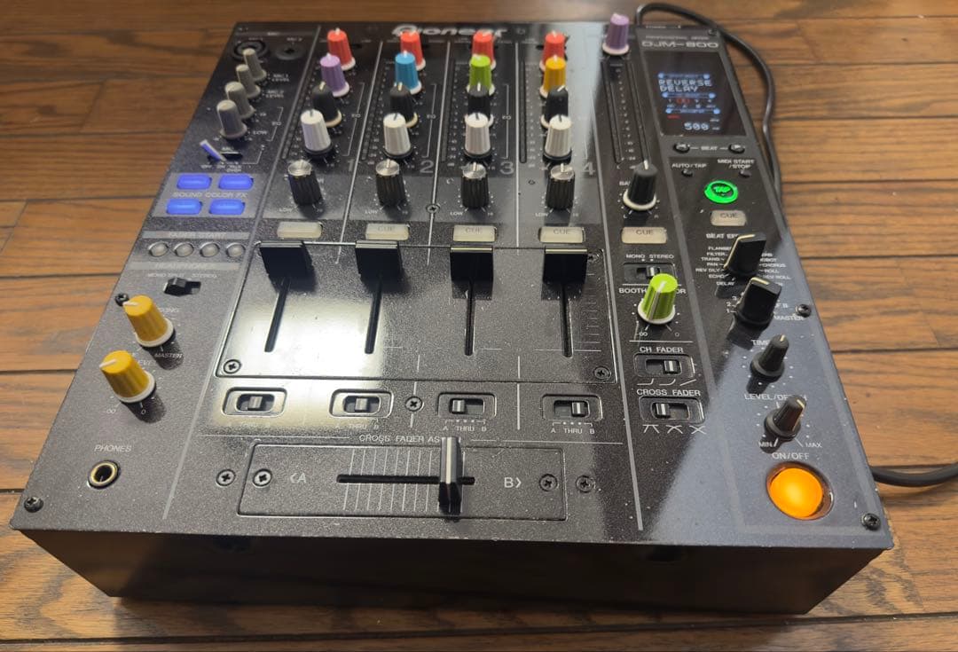 Pioneer DJのDJミキサー「DJM-800」