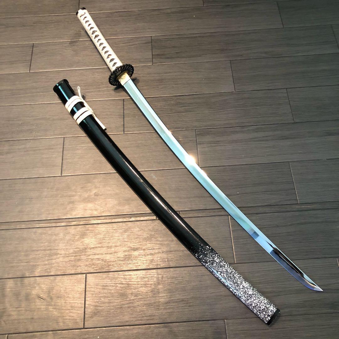 高級模造刀　高級居合刀　菊一文字拵え　黒鞘白飛沫　優勢刃紋刀身　白拵え