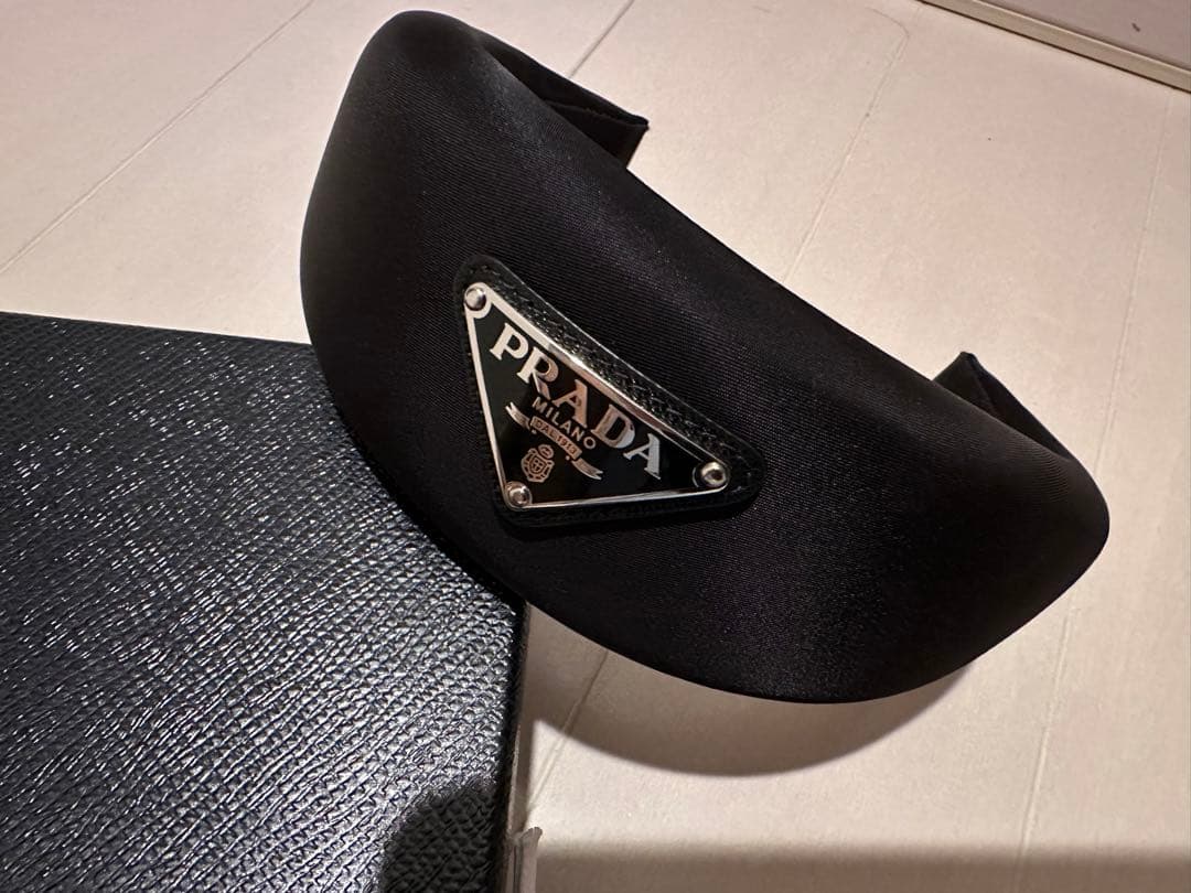 プラダ　カチューシャ