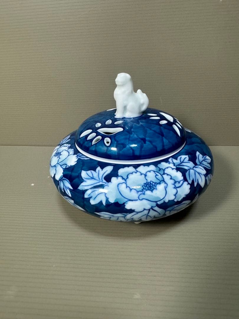 2262 有田焼　弥左エ門 外濃牡丹 色絵　獅子　香炉