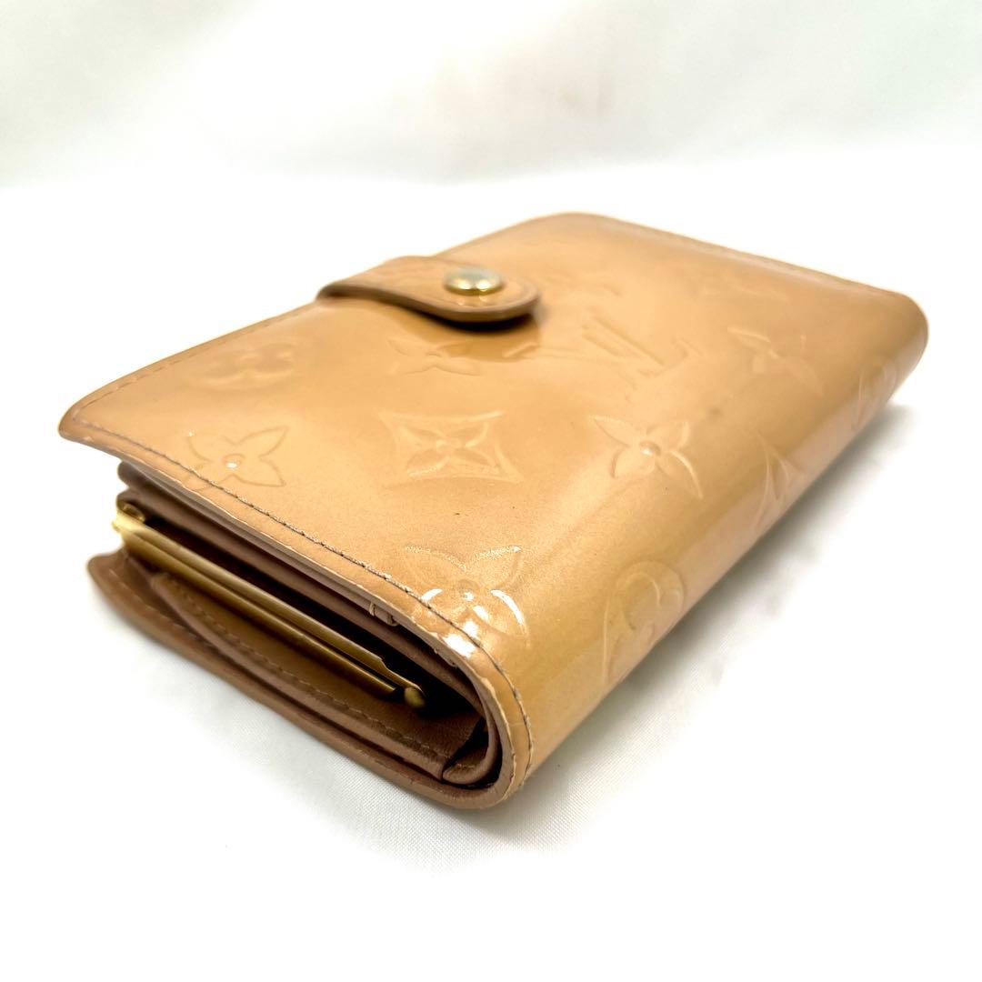 ルイヴィトン ヴェルニ ポルトフォイユ ヴィエノワ カフェオレ がま口財布