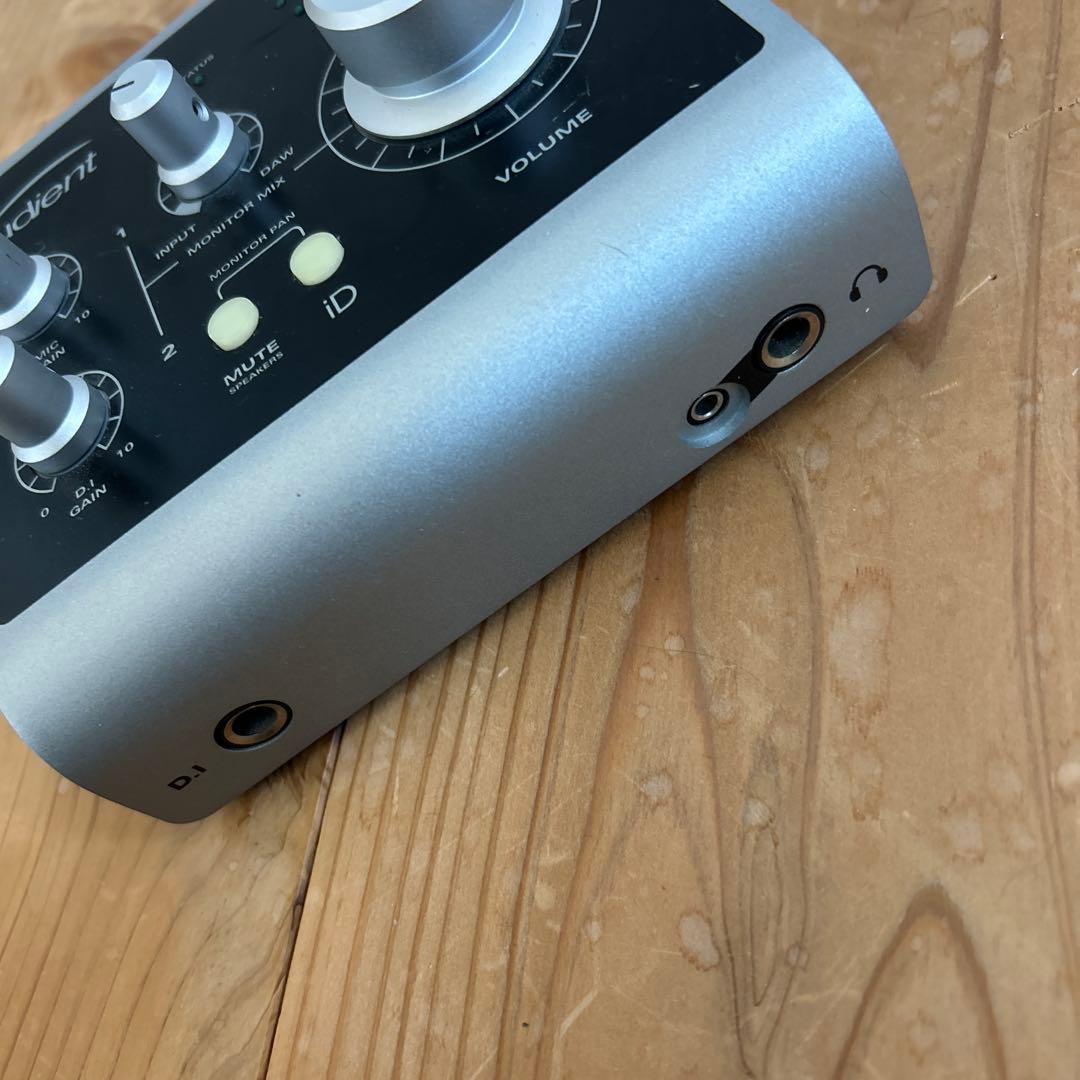 Audient iD4オーディオインターフェース