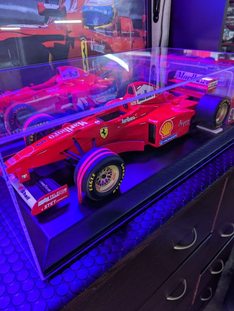 1/8:フェラーリF310B.M.シューマッハ#5【マルボロ】