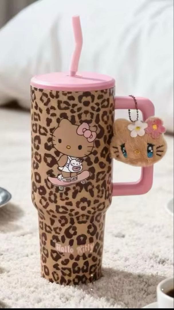 日焼けキティ 中国限定 ヒョウ柄キャラクターカップ ストロー付き