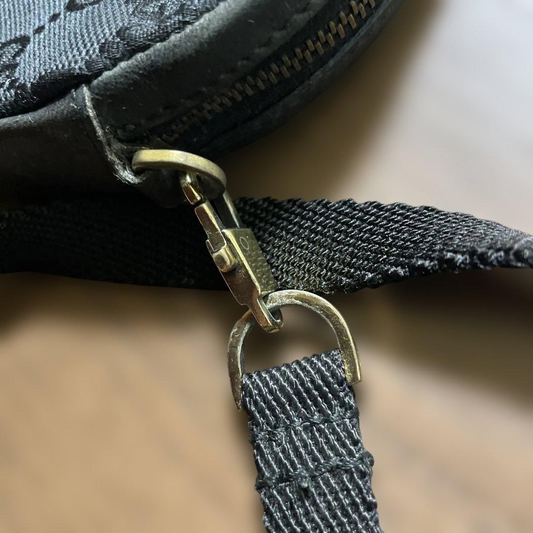 GUCCI ブラック ラウンドショルダーバッグ　GGロゴ