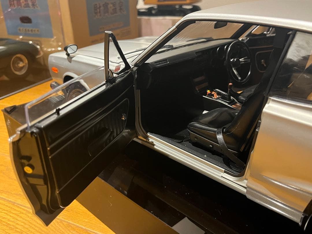 日産　スカイライン　２０００　ＧＴ－Ｒ　オートアート　ハコスカ　シルバー　１／８