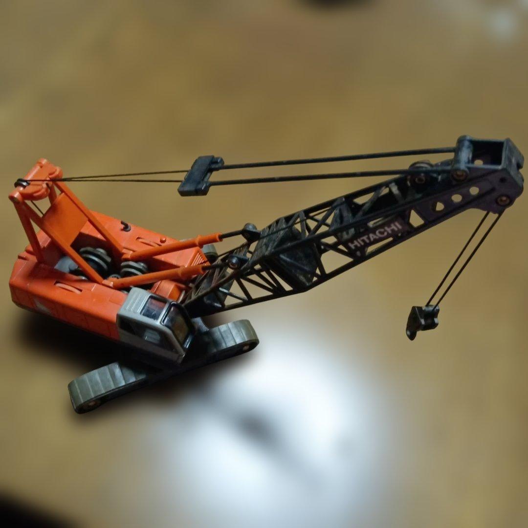日立 クレーン車 オレンジ色