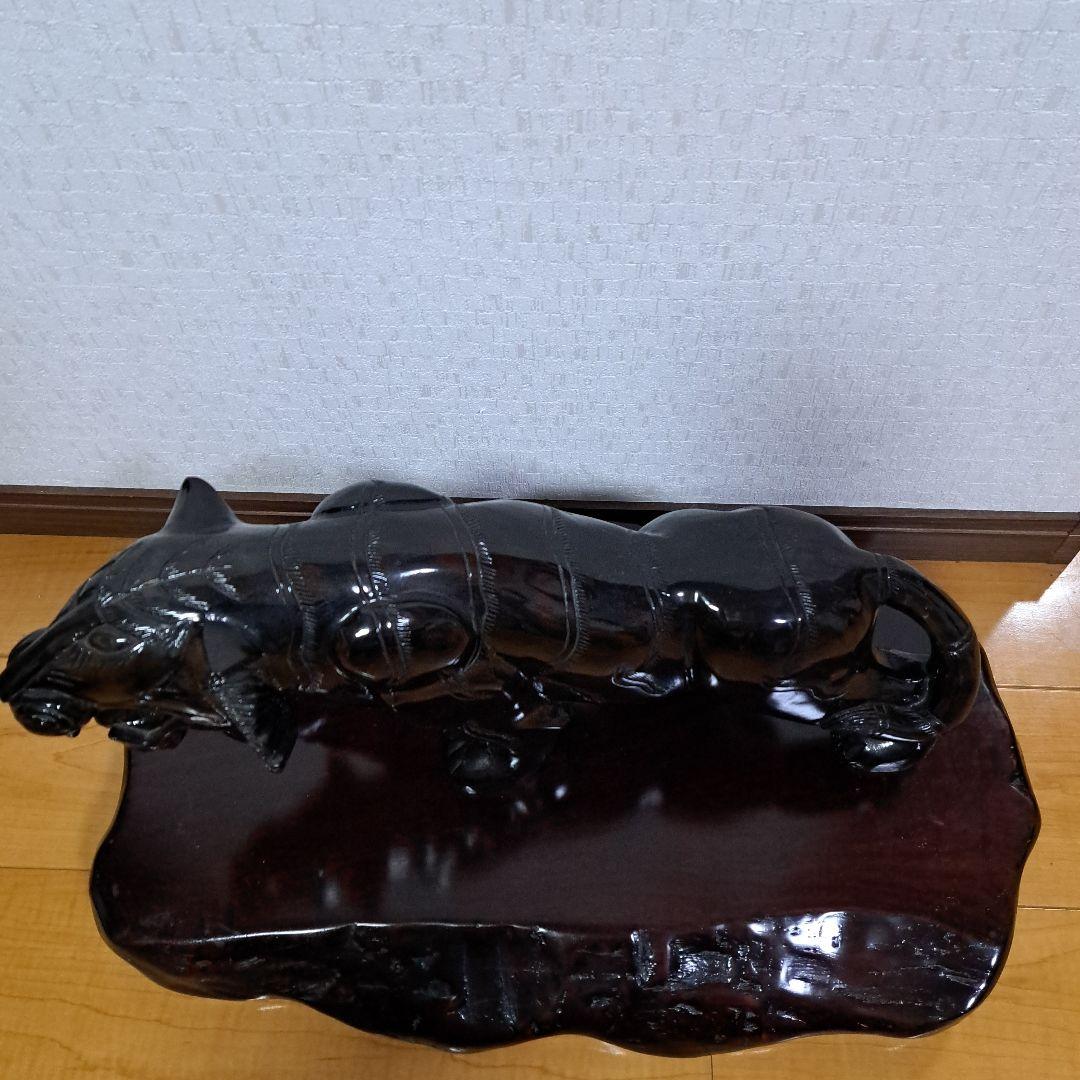 木製虎彫刻 黒色