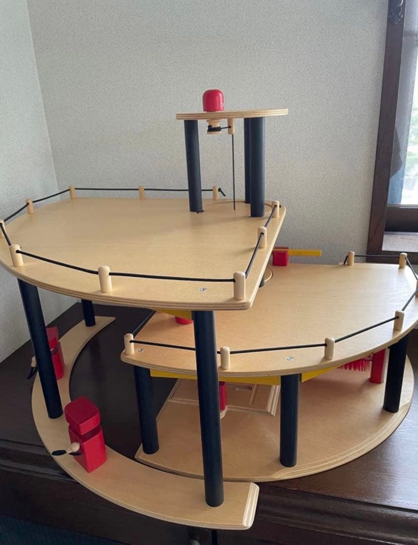 ドイツ　アーレンツ社　パークハウス　木製おもちゃ　ボーネルンド　駐車場