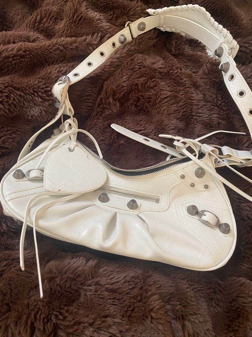 ホワイト ショルダーバッグ