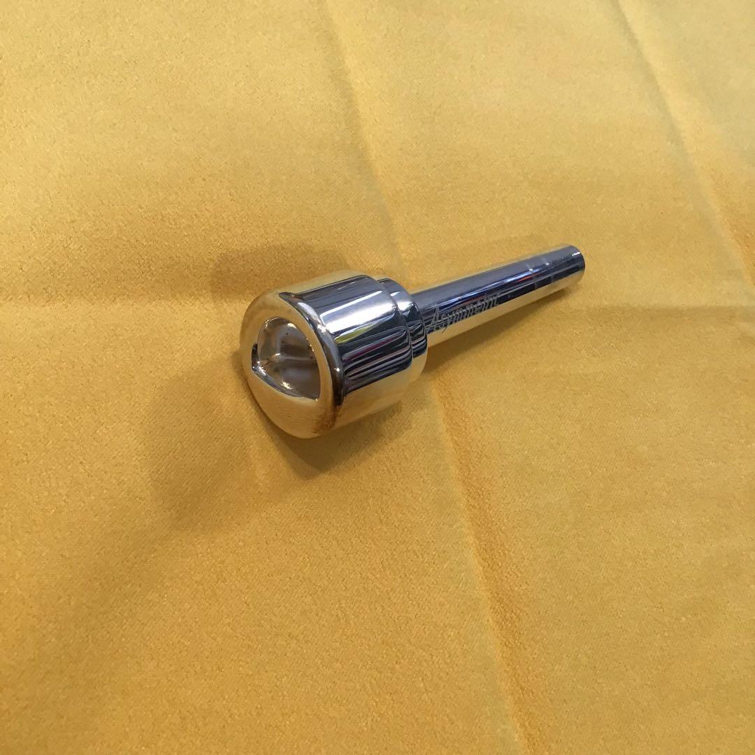 a)アシンメトリック（Asymmetric）トランペットマウスピース