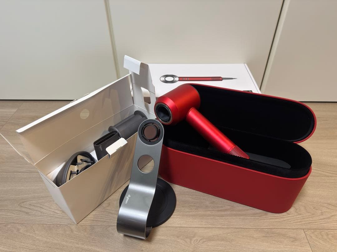 ダイソン　ドライヤースーパーソニック　限定カラー