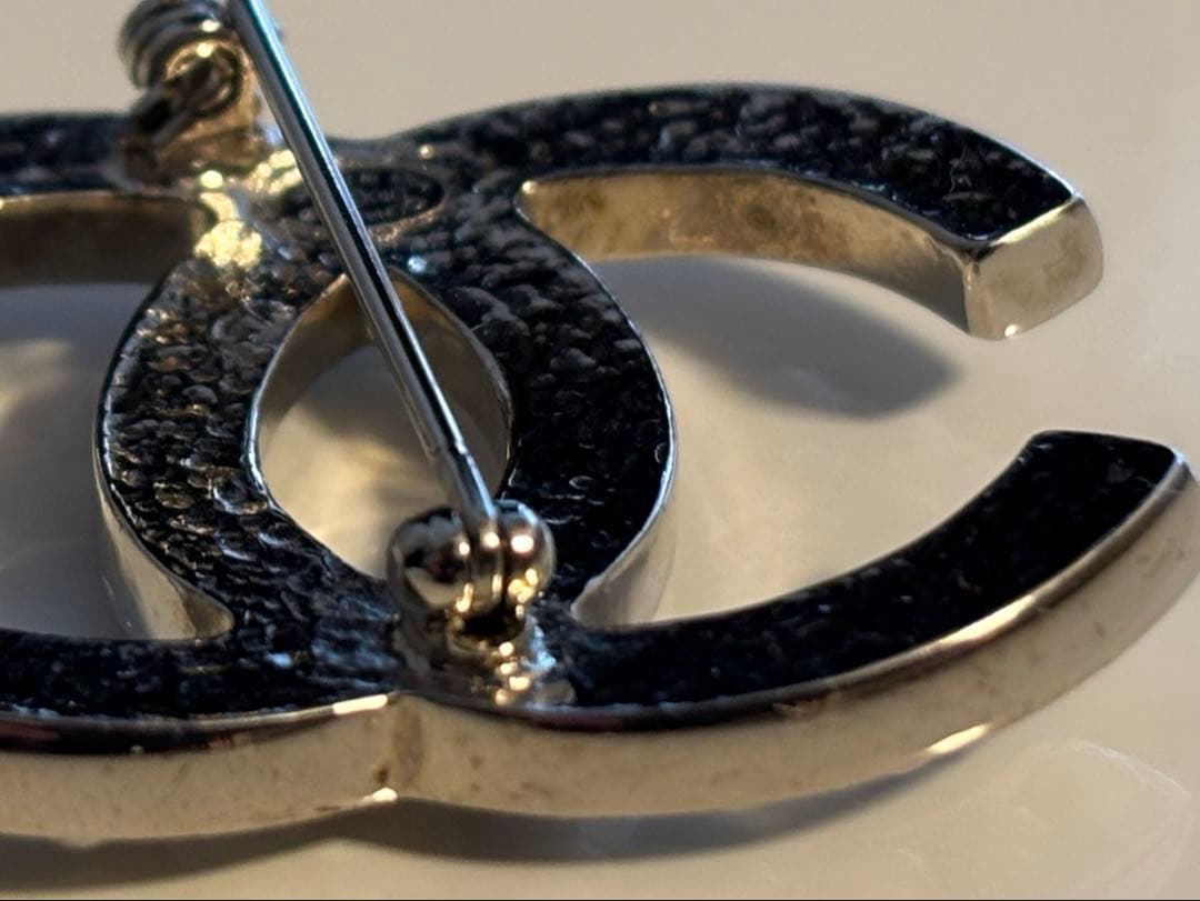 CHANEL CCロゴ ヴィンテージ ブローチ パール風 装飾付き