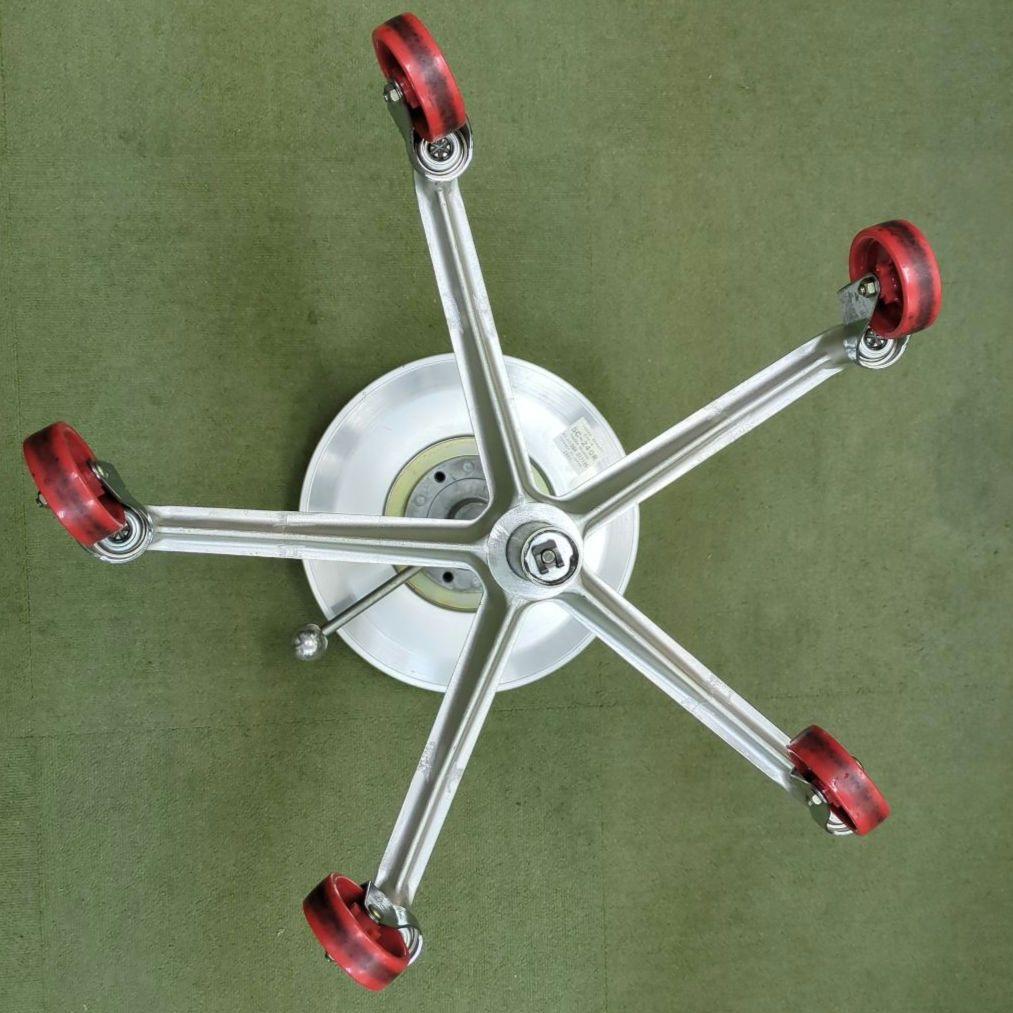 タカラベルモント アルミ Dスツール 赤キャスター