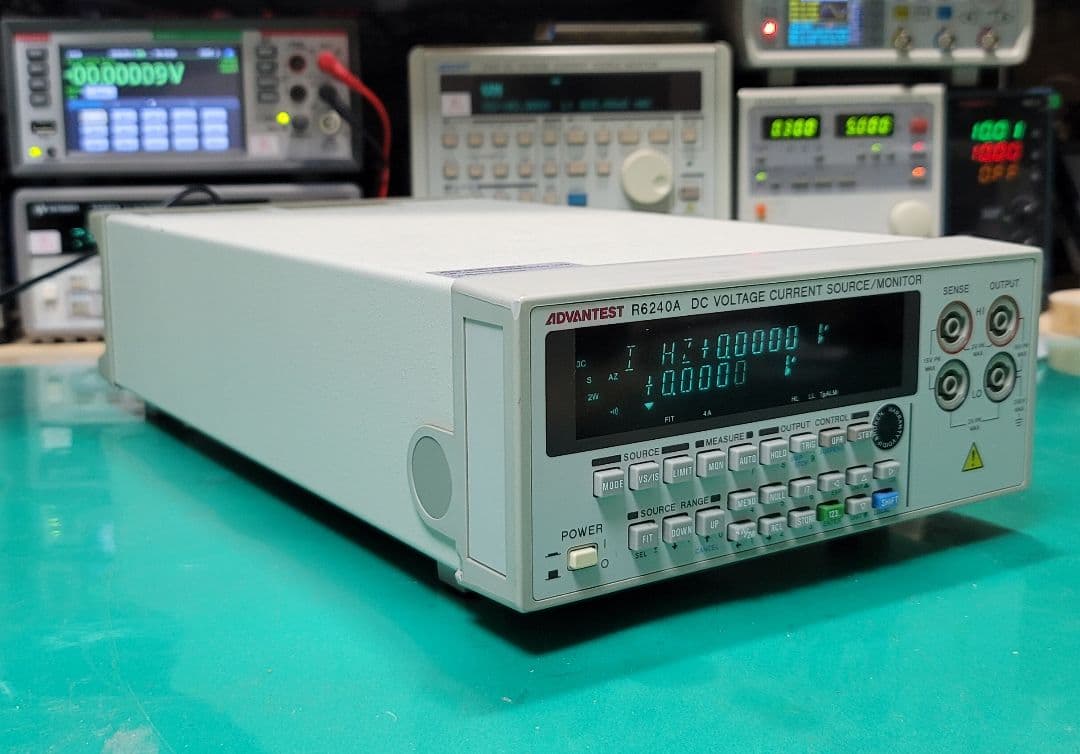 精密直流 電圧/電流発生器 ADVANTEST R6240A 0V-15V 4A