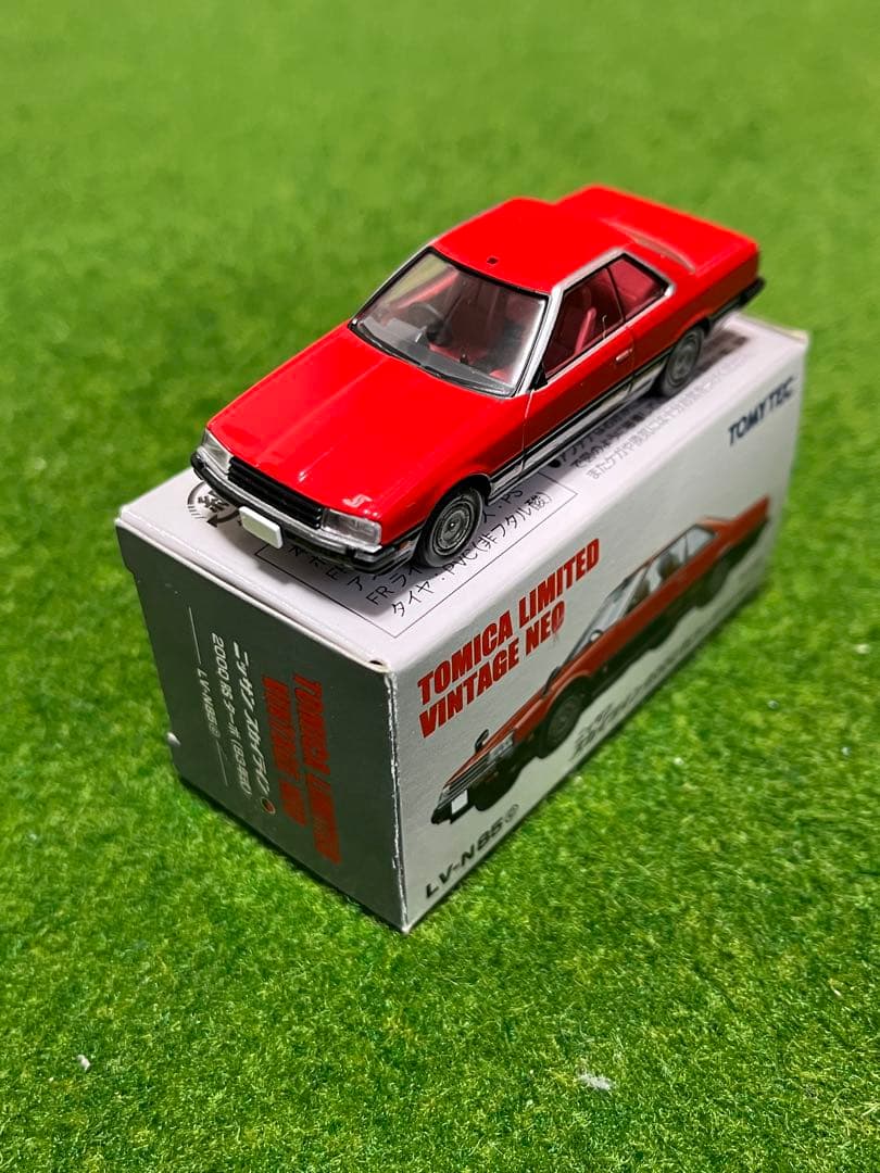 トミカリミテッドヴィンテージネオLV-N 85c ニッサンスカイライン