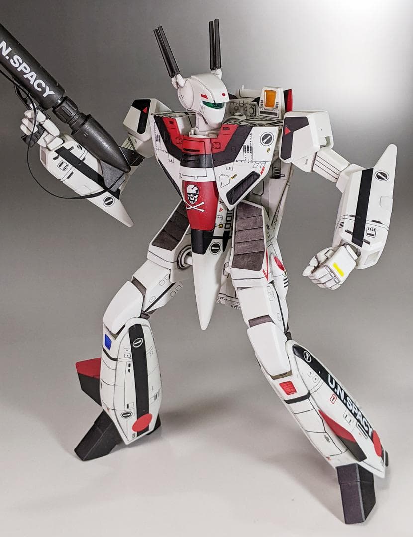 プラモデル　ハセガワ　1/72 VF-1S バトロイドバルキリー　組立塗装済