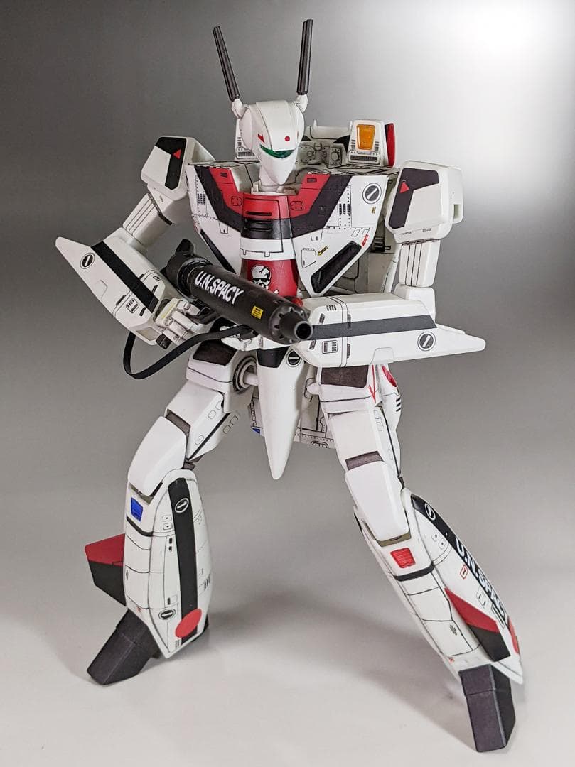 プラモデル　ハセガワ　1/72 VF-1S バトロイドバルキリー　組立塗装済