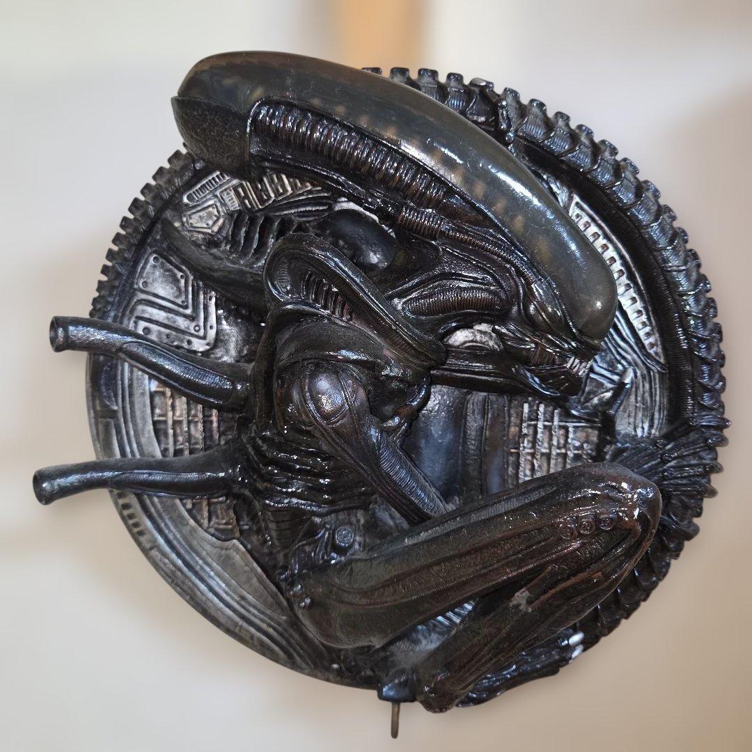 エイリアンフィギュア レリーフ[直径約30cm]