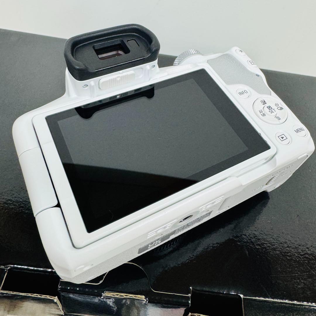 展示品 Canon EOS R50 ダブルズームキット EOSR50WH-WZK