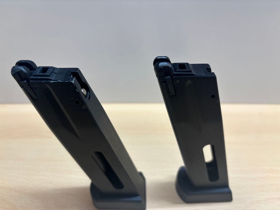 カーボンネイト Cz75 CO2 マガジン2本付き。