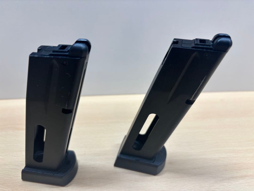 カーボンネイト Cz75 CO2 マガジン2本付き。