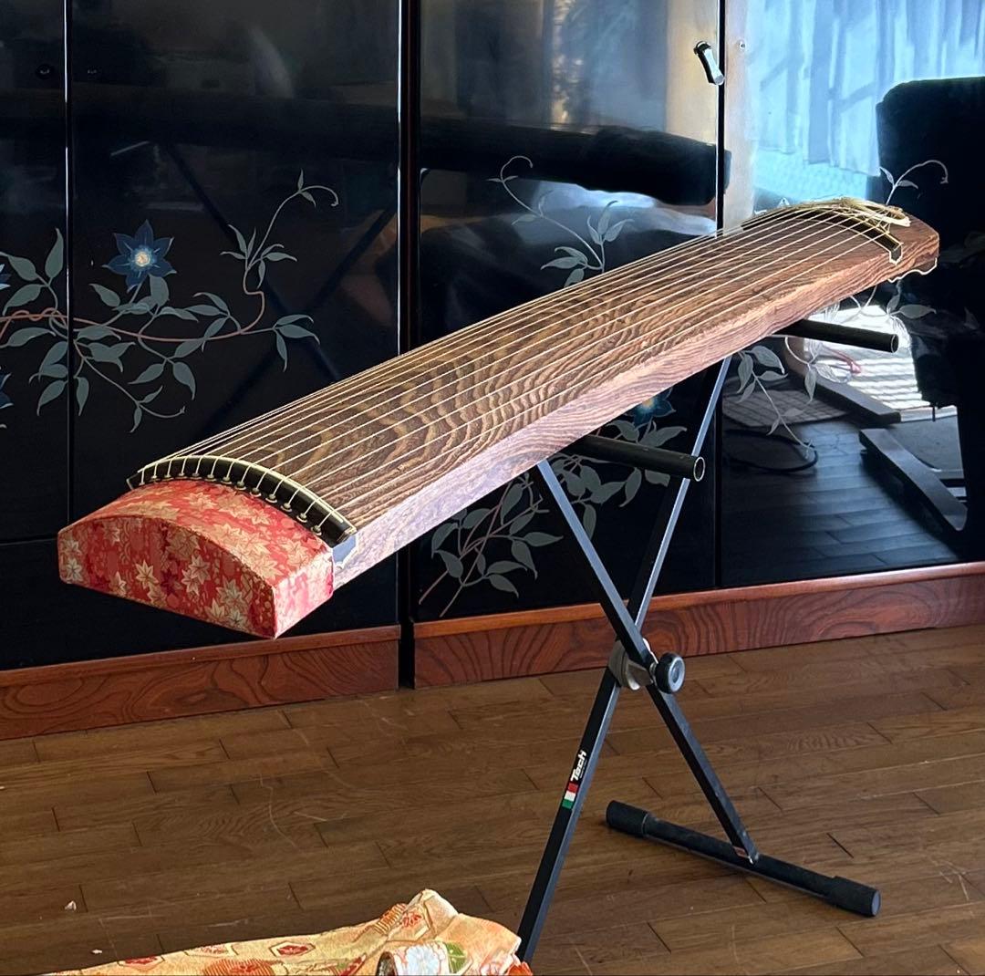 送料無料　木製筝 13本弦 和柄カバー付き