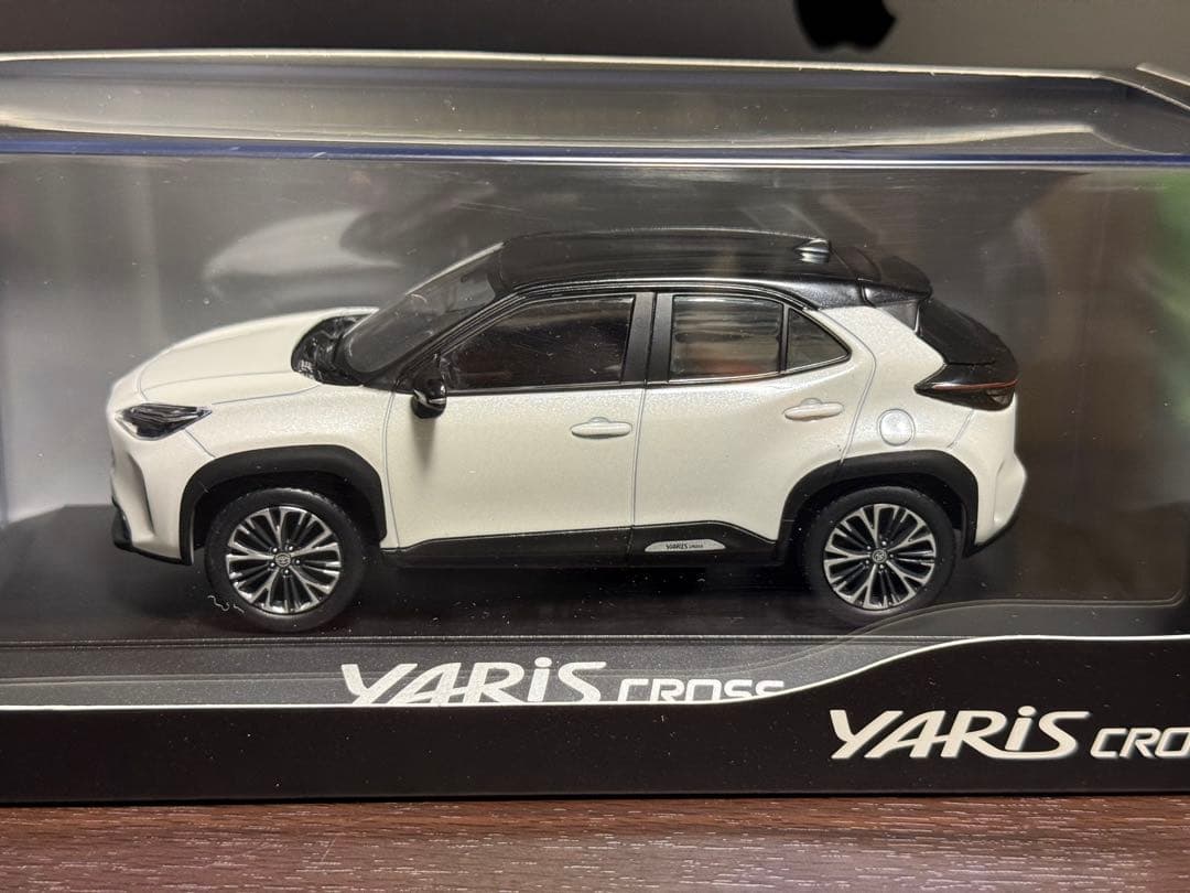 トヨタ　ヤリスクロス　サンプルカー　非売品　ホワイト／ブラック