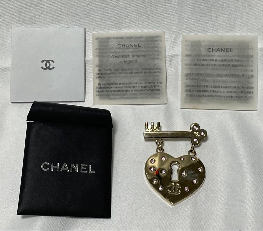 CHANELシャネル ラインストーンゴールド 金 ピンク メタル ブローチ袋付き