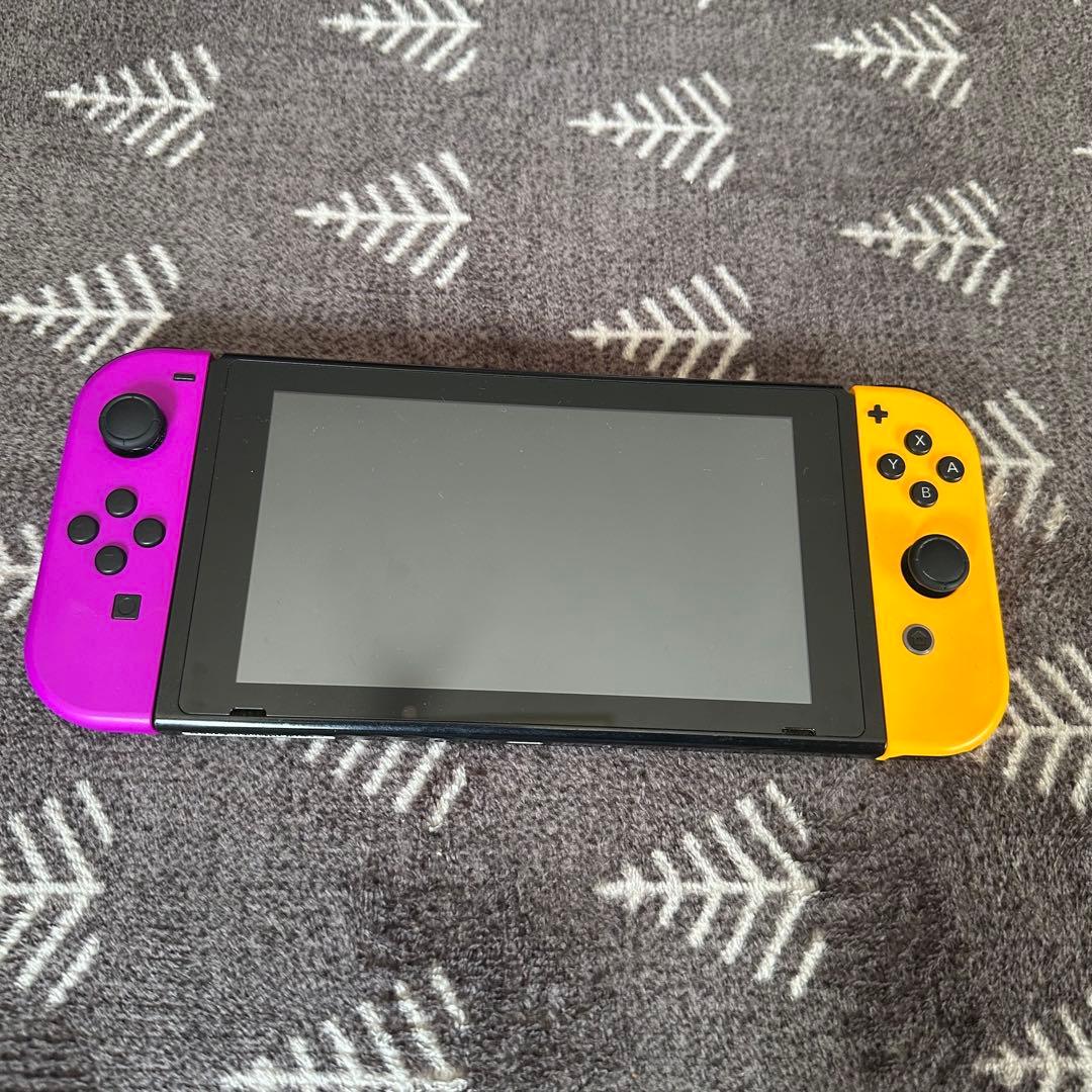 t*a様 Nintendo Switch 本体とコントローラー