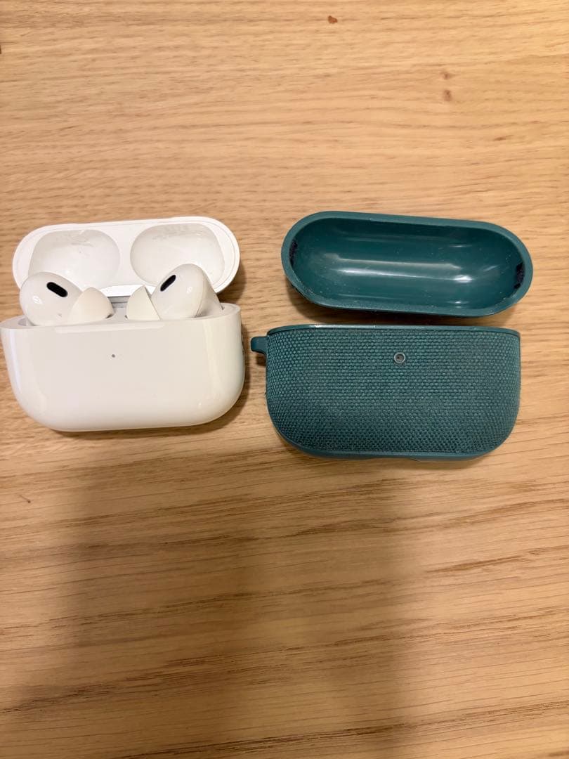 AirPods Pro（第2世代）Lightning端子　ケース付き