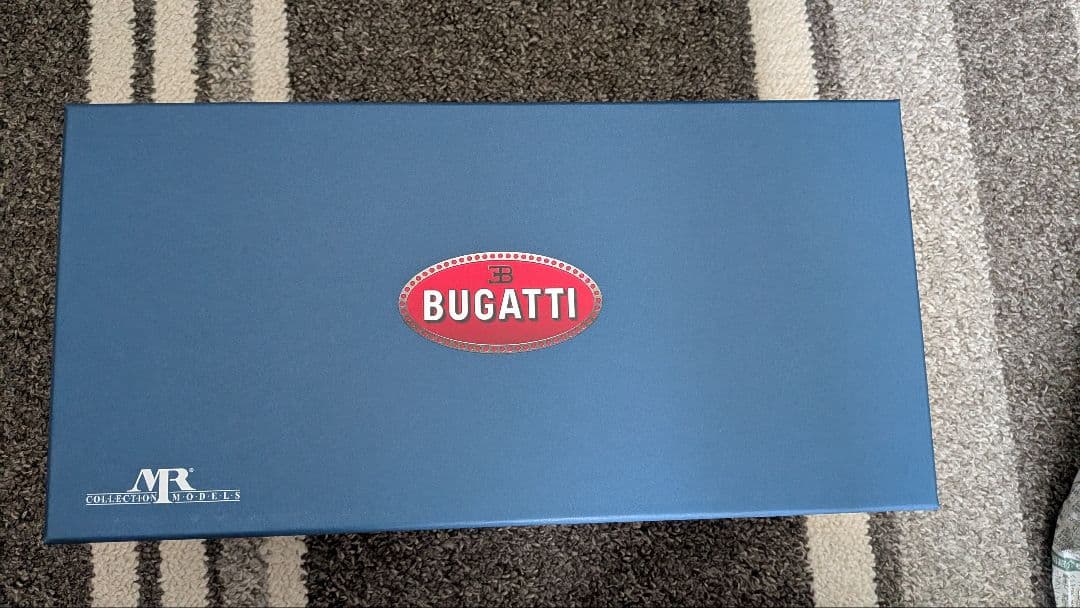 Bugatti W16 Mistral Black (MRコレクション1/18)