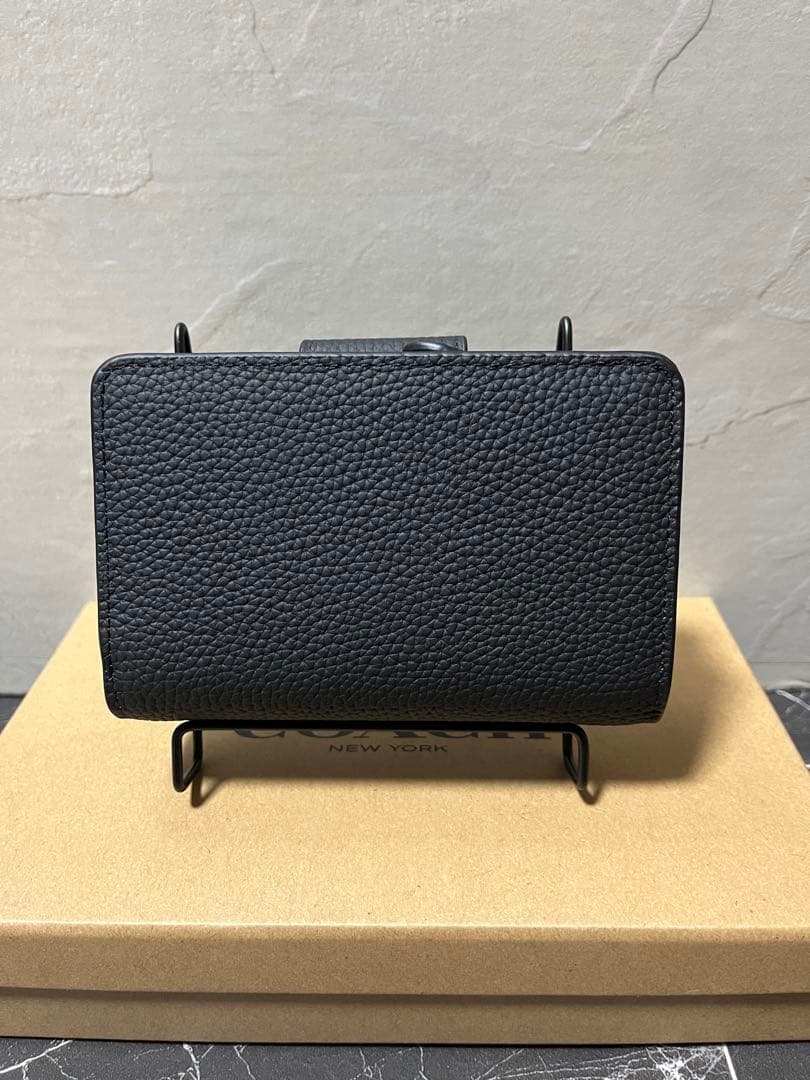 ✨️新品未使用✨COACH ブラック レザー 二つ折り財布