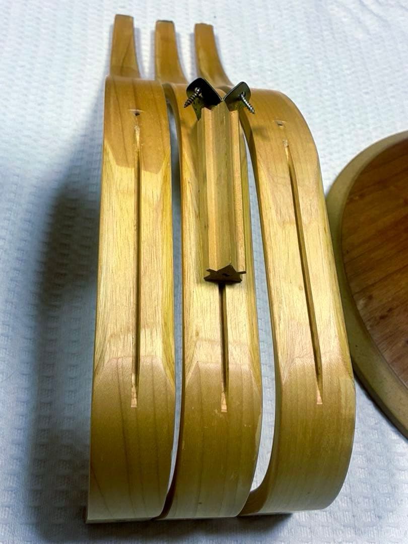 アクタス　モデュラスシグマ　曲木　3本脚　ワインテーブル　丸テーブル