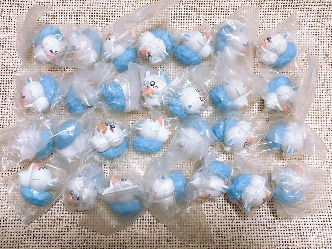 ちいかわ みんなでもぐもぐパーティ♪ モモンガ