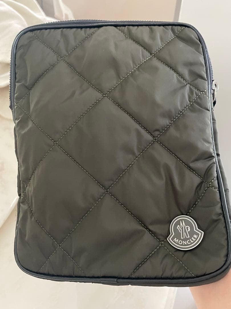 モンクレール　オリーブグリーン iPadケース キルティングデザイン