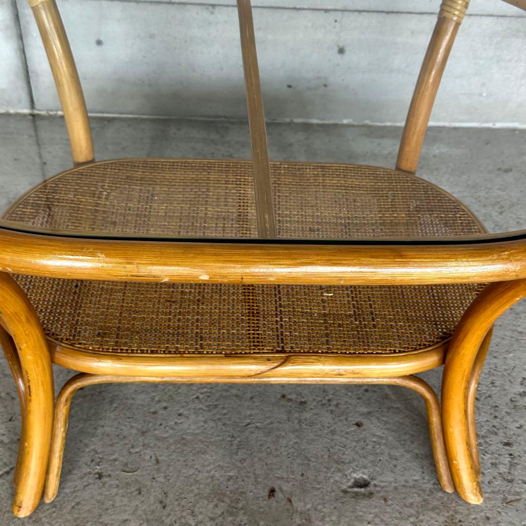 「ラタン×ガラスの美曲線！天然素材ローテーブル」　ガラステーブル