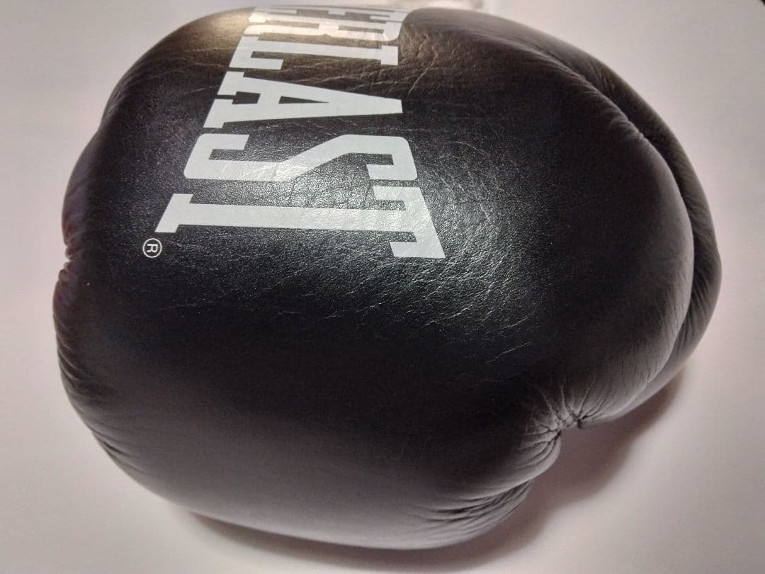 EVERLAST ELITE ボクシンググローブ 黒/白 レースアップ　10oz