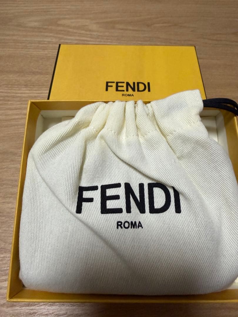 FENDI 二つ折り財布 グレー レザー