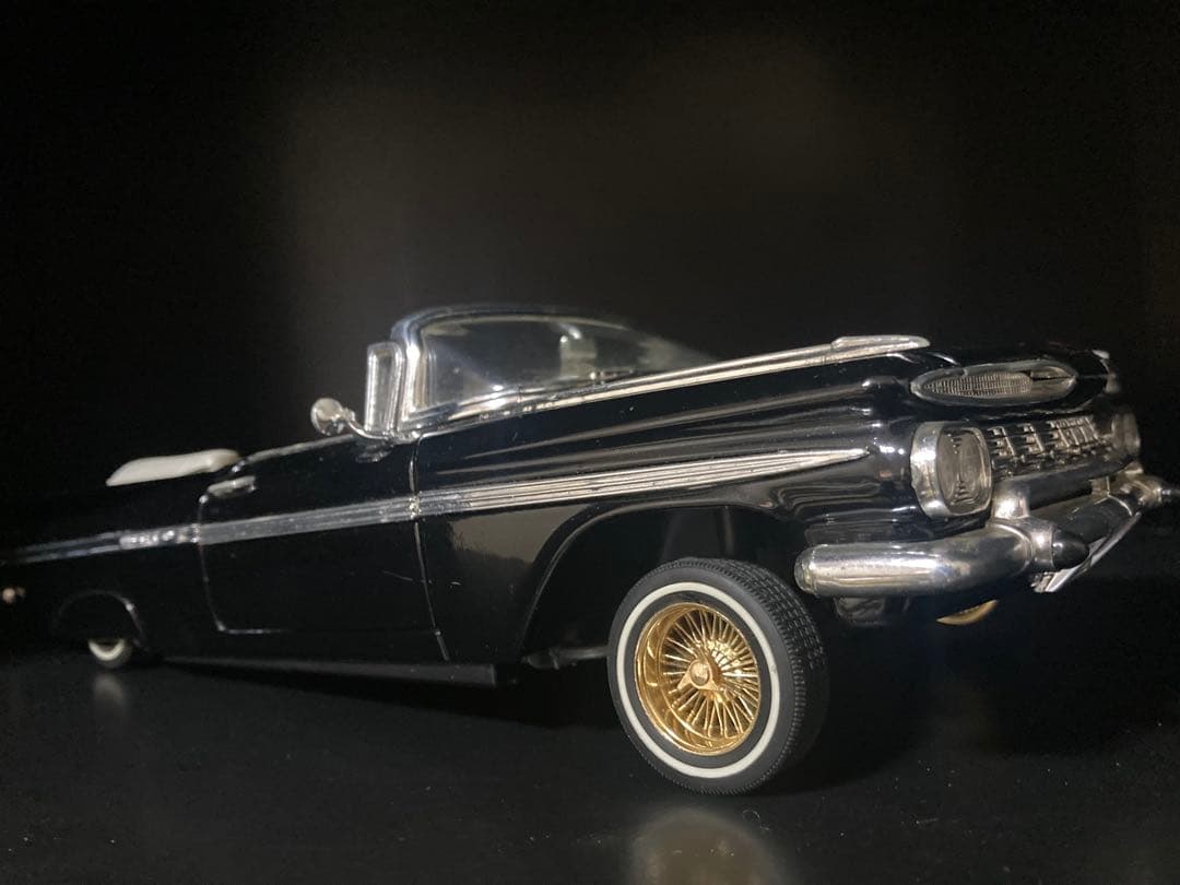 シボレー　59 インパラ　ローライダー　1/18 ダイキャストモデルカー