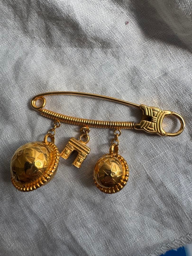 美品　セリーヌ 凱旋門 スターボール ヴィンテージ　ブローチ