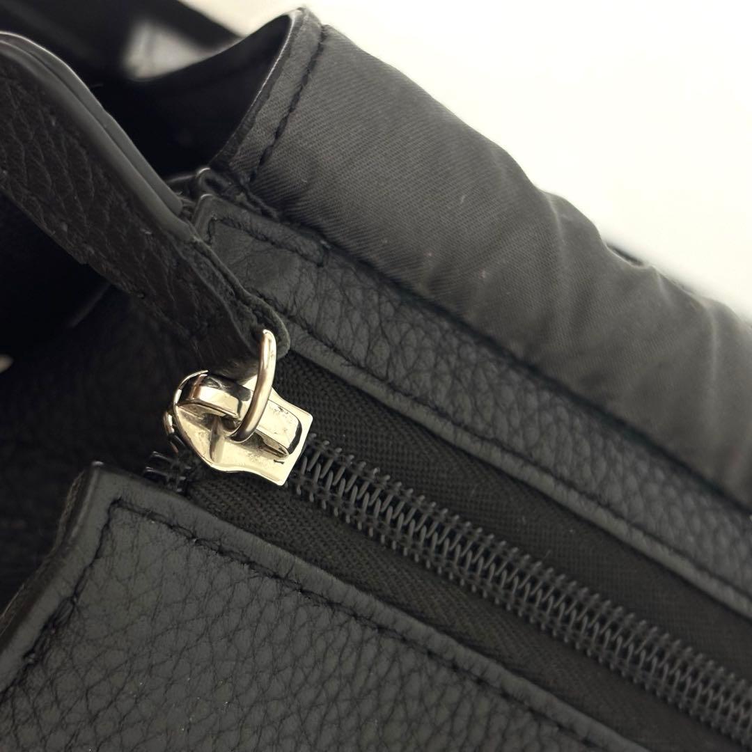 イアパピヨネ ワイドテープ ショルダーバッグ スタッズ ブラック