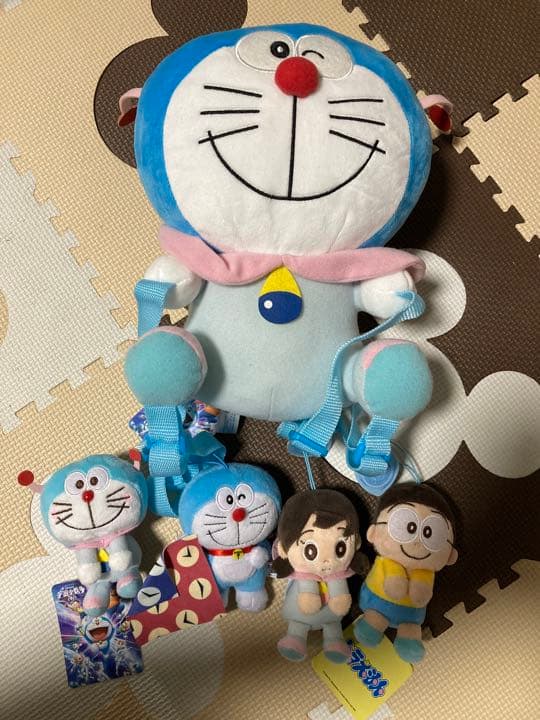ドラえもんぬいぐるみリュックとぬいぐるみマスコットキーホルダー4点セット
