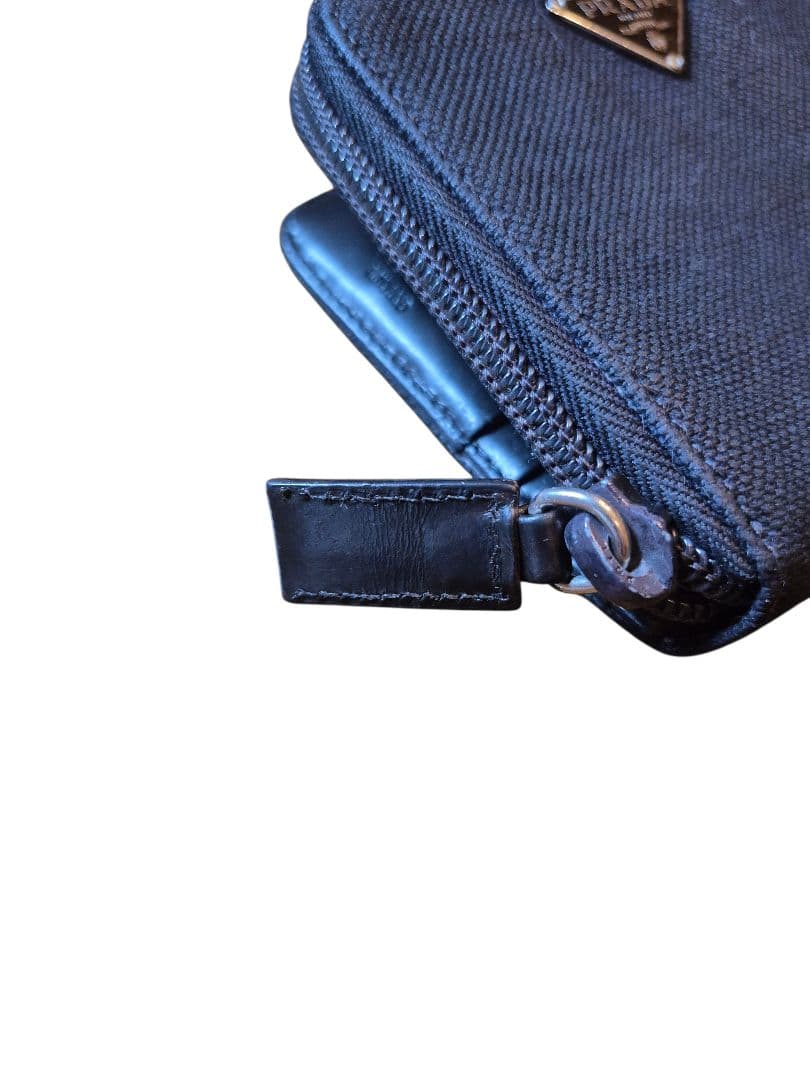 ＰＲＡＤＡ　プラダ　二つ折り財布　三角プレート　キャンパスレザー　ブラック