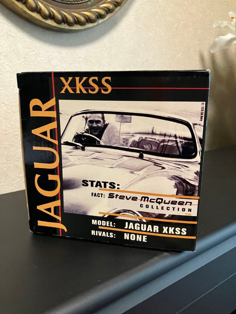 ジャガー Jaguar XK SS 1/18 STEVE MCQUEEN