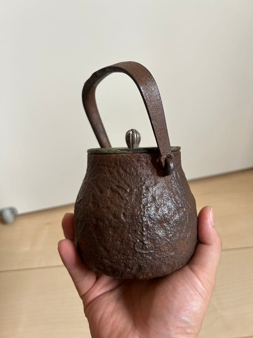 金寿堂造　麒麟文小豆鉄瓶　縦胴在銘煎茶道具容量500cc