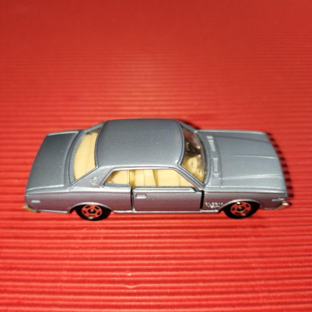 トミカ『ニッサン グロリア 2000GX』未開封品・レアな冊子付き