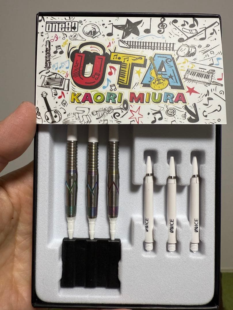 ONE80 KAORI MIURA ダーツ　UTA 三浦歌織　レア　レインボー