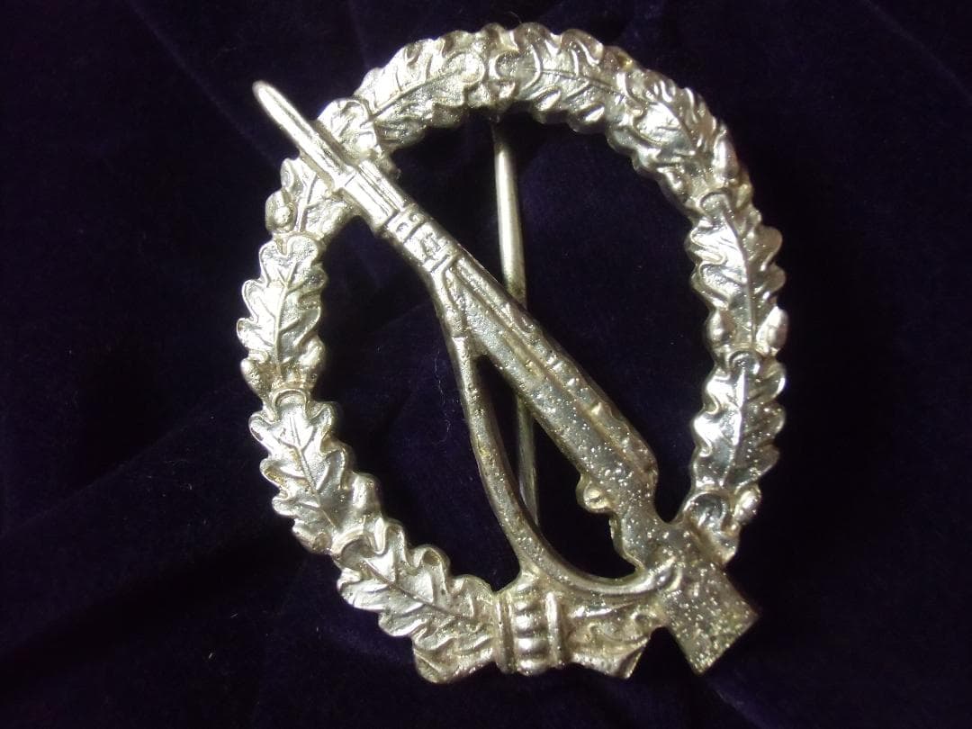 ＢＷドイツ軍/連邦軍＊１９５７年制定＊歩兵突撃章・ＳＩＬＢＥＲ/銀章（実物）