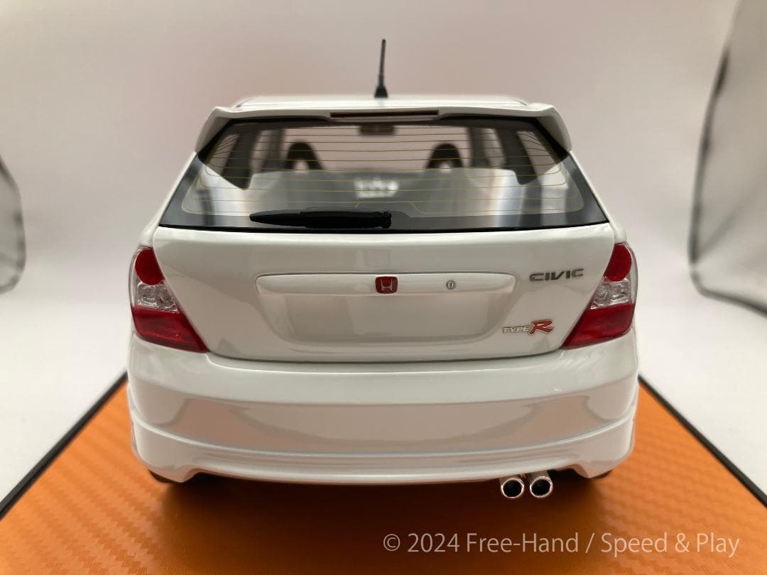 HONDA CIVIC Type R(2004)1:18 レジンカー　限定モデル